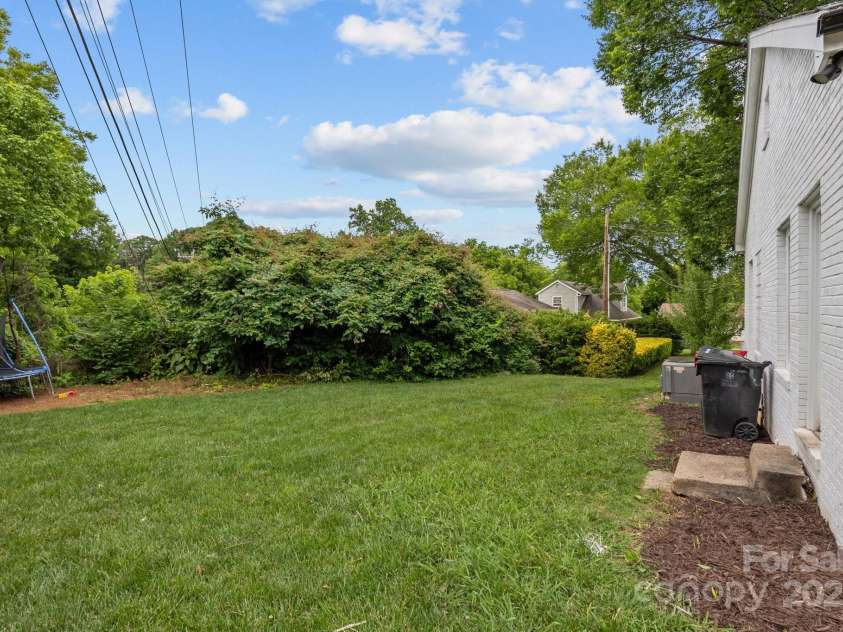 207 Eden Street, Davidson, NC 28036.  MLS# CAR4257551, YatesRealty ID 34834. 