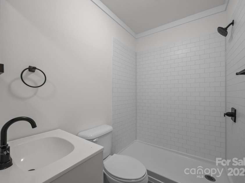 207 Eden Street, Davidson, NC 28036.  MLS# CAR4257551, YatesRealty ID 34834. 