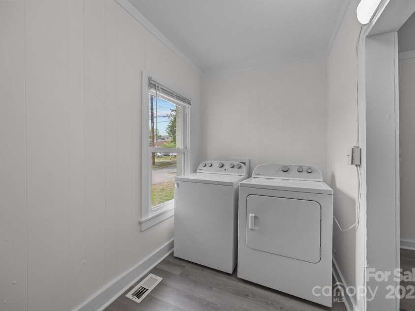 207 Eden Street, Davidson, NC 28036.  MLS# CAR4257551, YatesRealty ID 34834. 