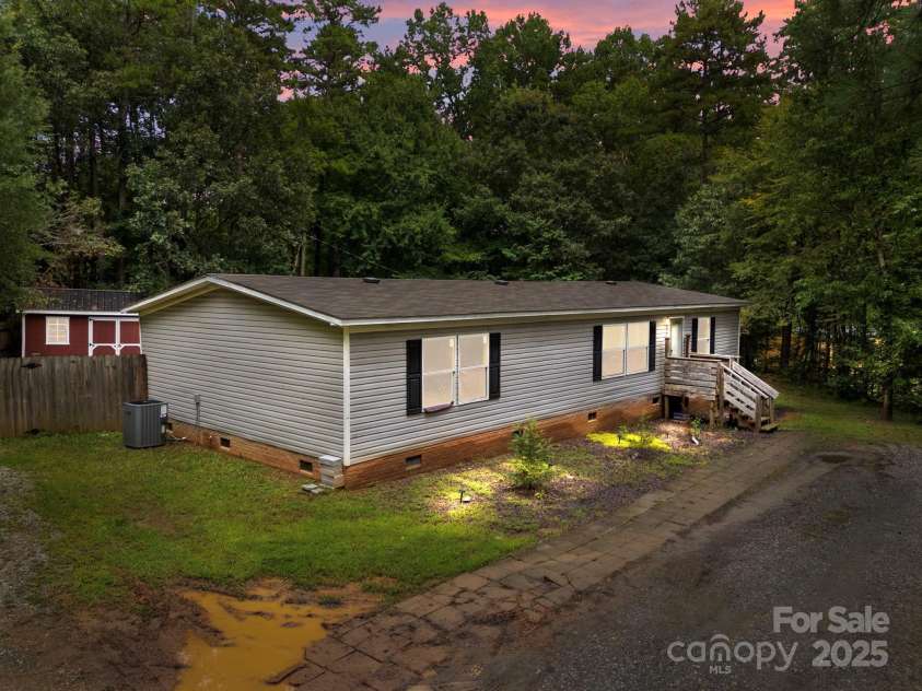 250 Timber Ridge Drive, Salisbury, NC 28144.  MLS# CAR4292793, YatesRealty ID 34835. 
