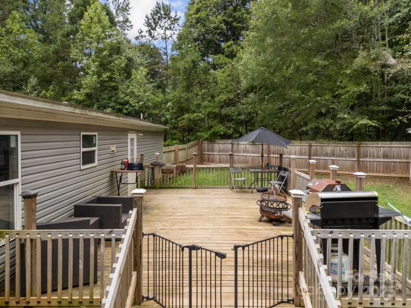 250 Timber Ridge Drive, Salisbury, NC 28144.  MLS# CAR4292793, YatesRealty ID 34835. 