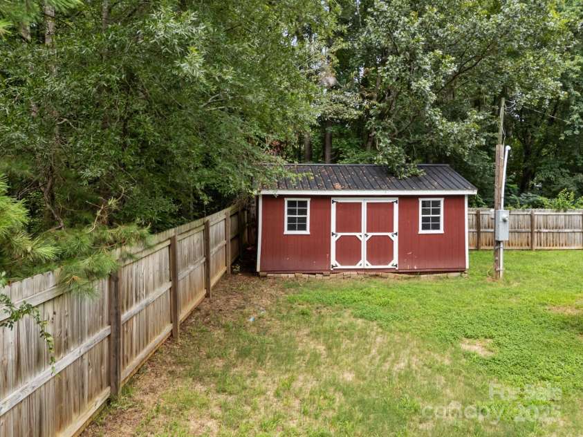 250 Timber Ridge Drive, Salisbury, NC 28144.  MLS# CAR4292793, YatesRealty ID 34835. 