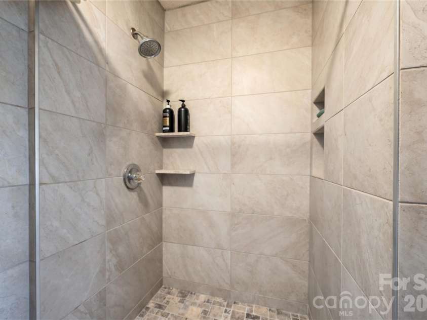 10 Old Turnpike Road, Mills River, NC 28759.  MLS# CAR4399387, YatesRealty ID 34836. Primary Bath