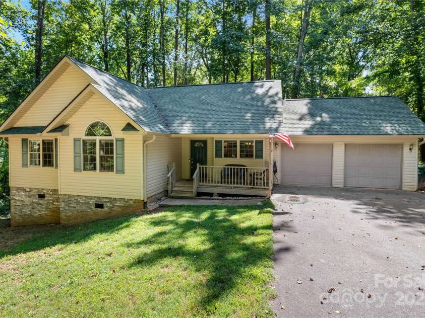 38 Leatherwood Drive, Candler, NC 28715.  MLS# CAR4295825, YatesRealty ID 34836. 