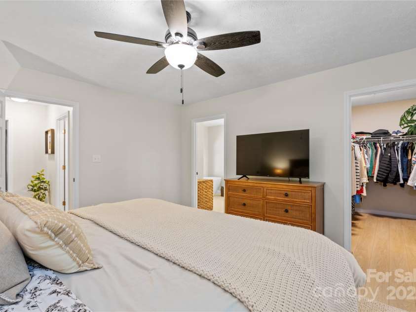 38 Leatherwood Drive, Candler, NC 28715.  MLS# CAR4295825, YatesRealty ID 34836. 