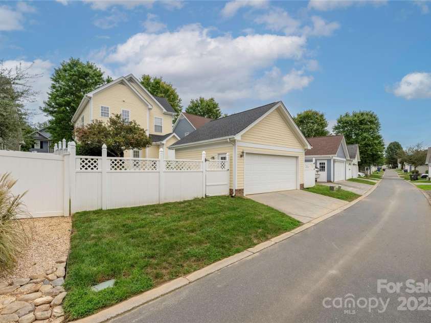 16518 Spruell Street, Huntersville, NC 28078.  MLS# CAR4293259, YatesRealty ID 34837. 