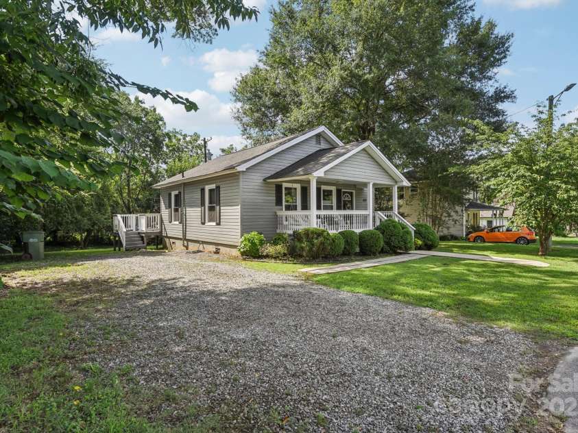 105 Bell Street, Mount Holly, NC 28120.  MLS# CAR4293099, YatesRealty ID 34839. 