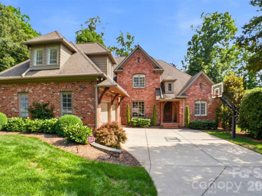 1405 Elmsford Lane, Matthews, NC 28105.  MLS# CAR4387431, YatesRealty ID 3484. 