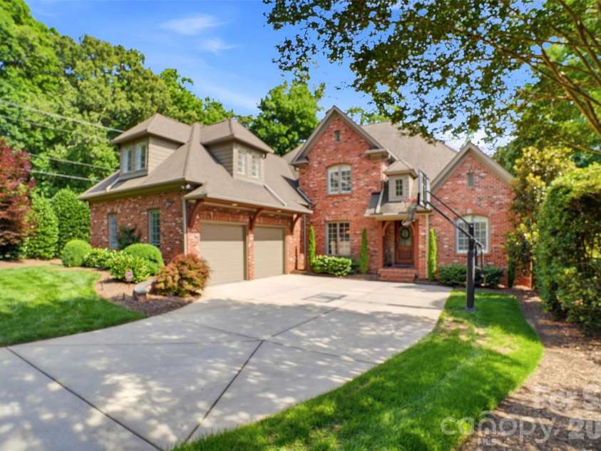 1405 Elmsford Lane, Matthews, NC 28105.  MLS# CAR4387431, YatesRealty ID 3484. 