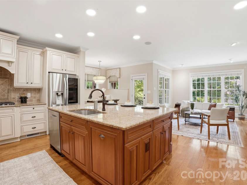 1405 Elmsford Lane, Matthews, NC 28105.  MLS# CAR4387431, YatesRealty ID 3484. 