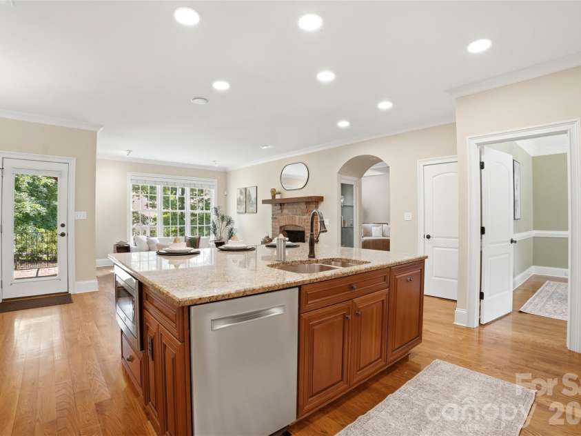 1405 Elmsford Lane, Matthews, NC 28105.  MLS# CAR4387431, YatesRealty ID 3484. 