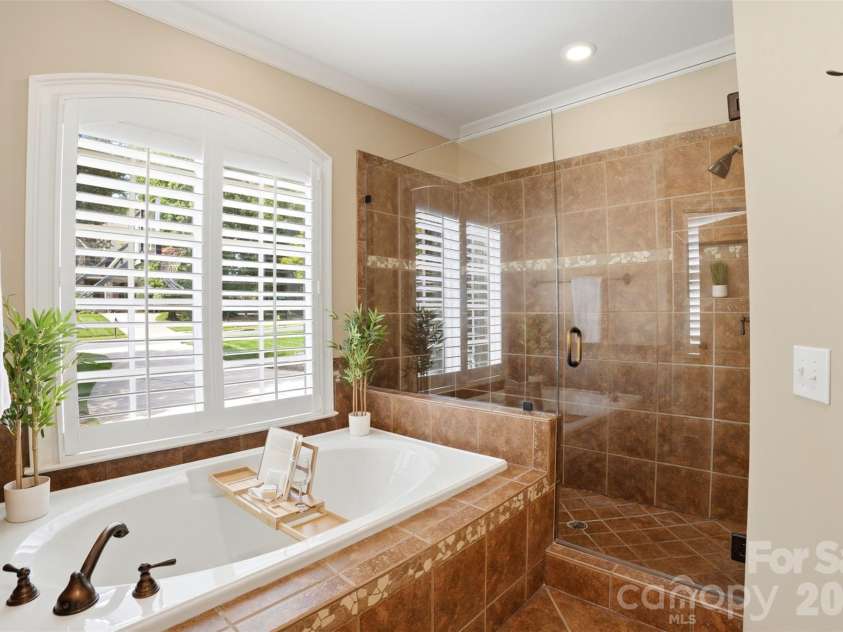 1405 Elmsford Lane, Matthews, NC 28105.  MLS# CAR4387431, YatesRealty ID 3484. 