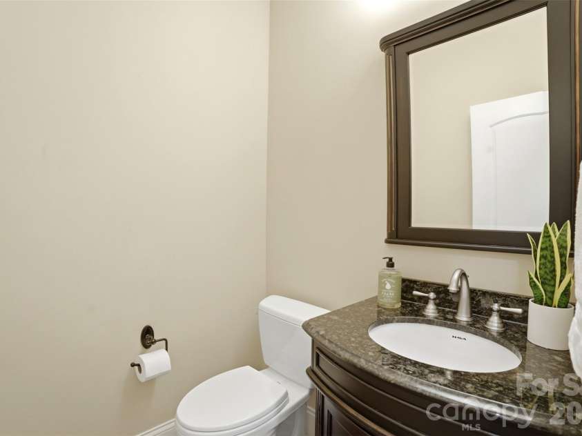 1405 Elmsford Lane, Matthews, NC 28105.  MLS# CAR4387431, YatesRealty ID 3484. 