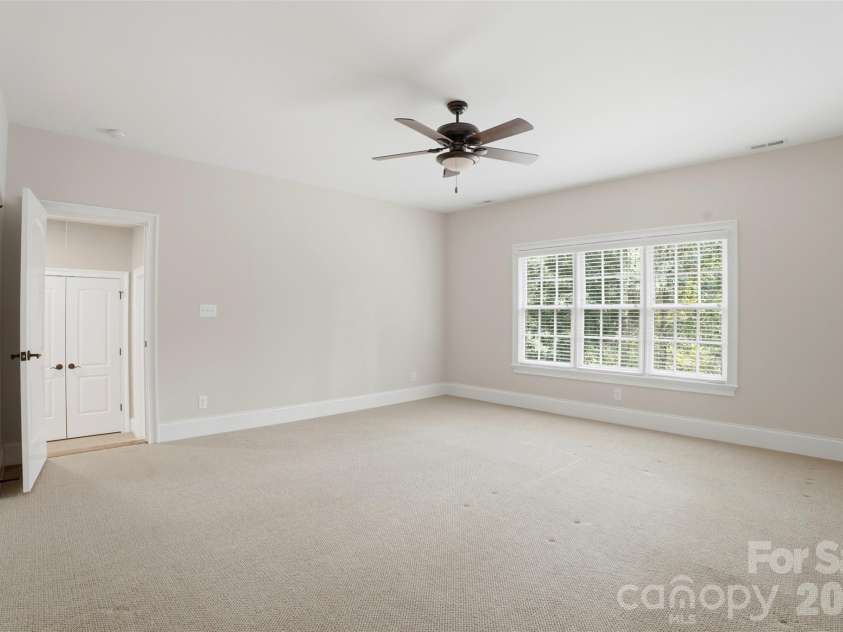 1405 Elmsford Lane, Matthews, NC 28105.  MLS# CAR4387431, YatesRealty ID 3484. 