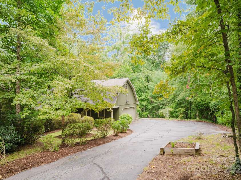 305 Heathcote Road, Hendersonville, NC 28791.  MLS# CAR4293902, YatesRealty ID 34840. 