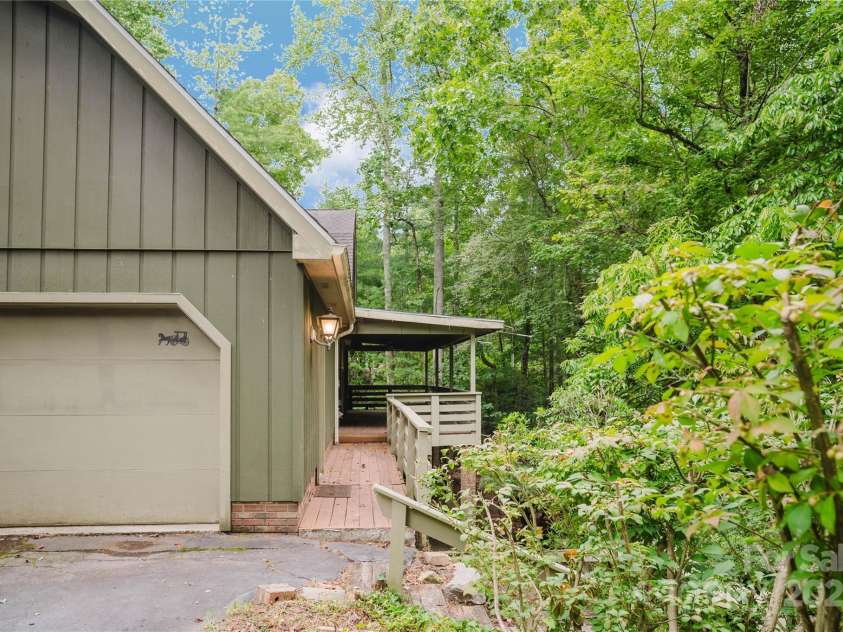 305 Heathcote Road, Hendersonville, NC 28791.  MLS# CAR4293902, YatesRealty ID 34840. 