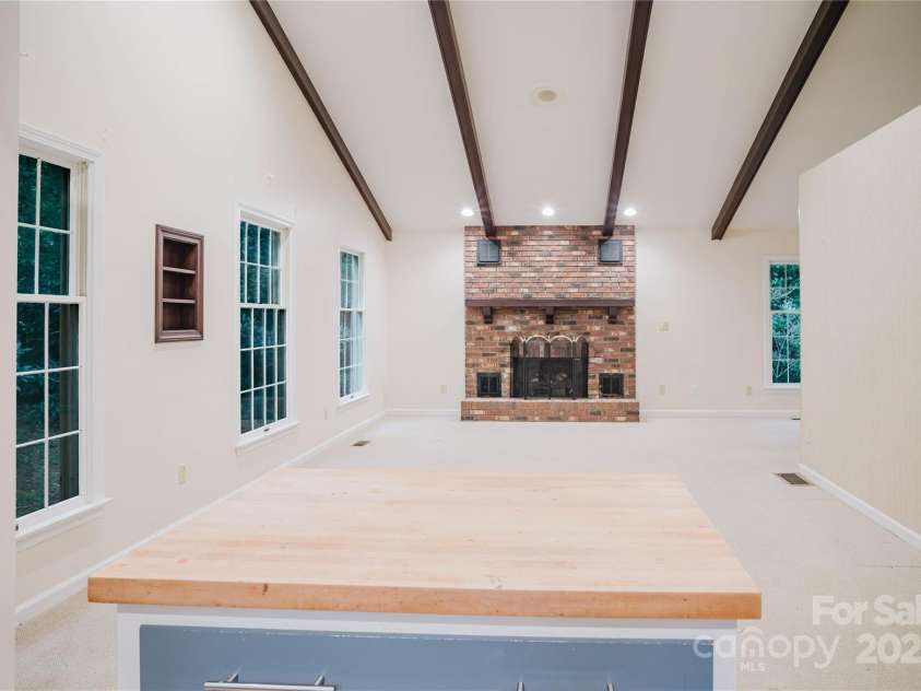 305 Heathcote Road, Hendersonville, NC 28791.  MLS# CAR4293902, YatesRealty ID 34840. 