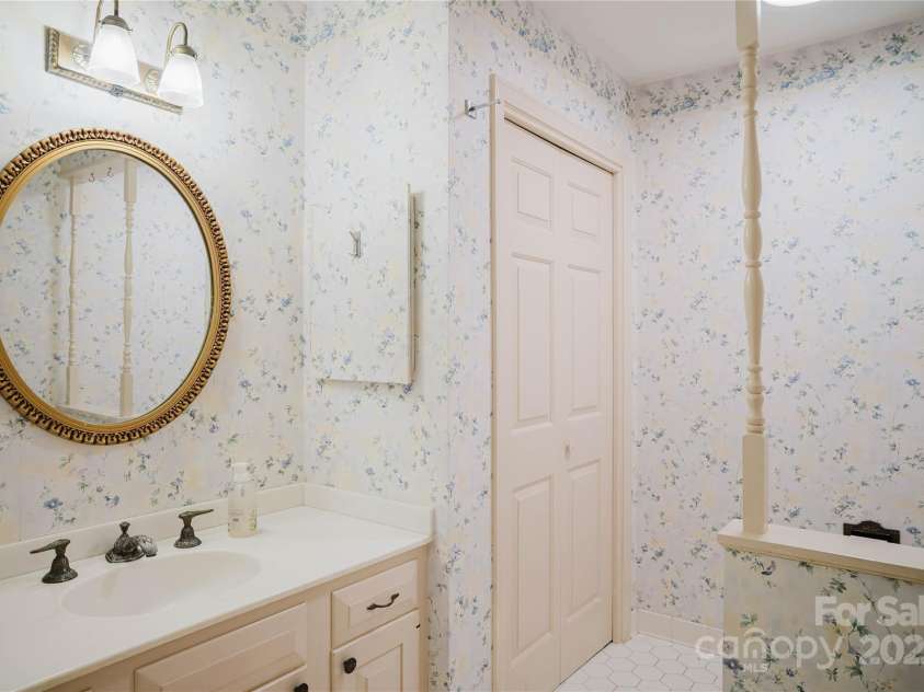 305 Heathcote Road, Hendersonville, NC 28791.  MLS# CAR4293902, YatesRealty ID 34840. 