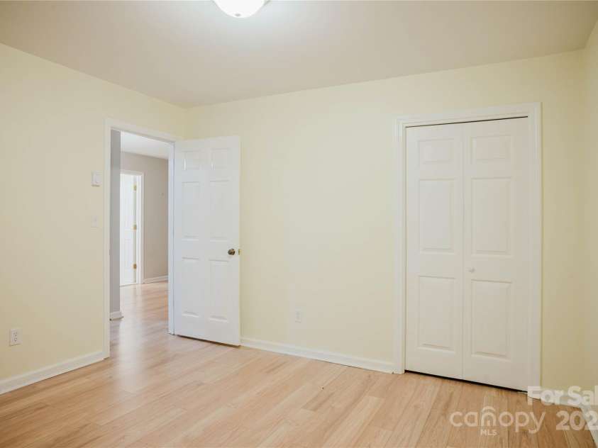 305 Heathcote Road, Hendersonville, NC 28791.  MLS# CAR4293902, YatesRealty ID 34840. 