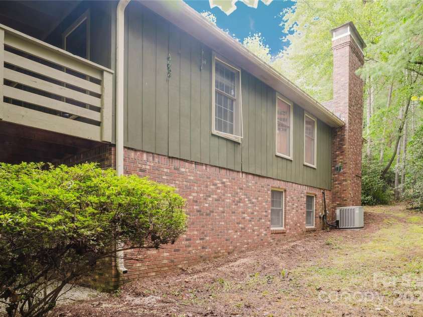 305 Heathcote Road, Hendersonville, NC 28791.  MLS# CAR4293902, YatesRealty ID 34840. 