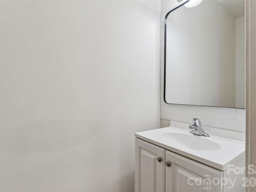 6443 Prosperity Church Road, Charlotte, NC 28269.  MLS# CAR4399263, YatesRealty ID 34840. Full Bathroom on main floor