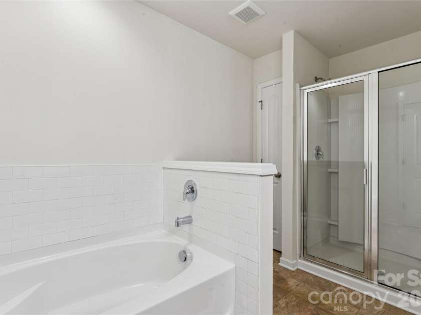 6443 Prosperity Church Road, Charlotte, NC 28269.  MLS# CAR4399263, YatesRealty ID 34840. Primary Bath with separate bathtub and shower