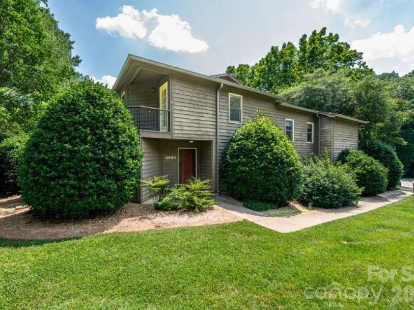 3605 Colony Crossing Drive, Charlotte, NC 28226.  MLS# CAR4398569, YatesRealty ID 34841. 