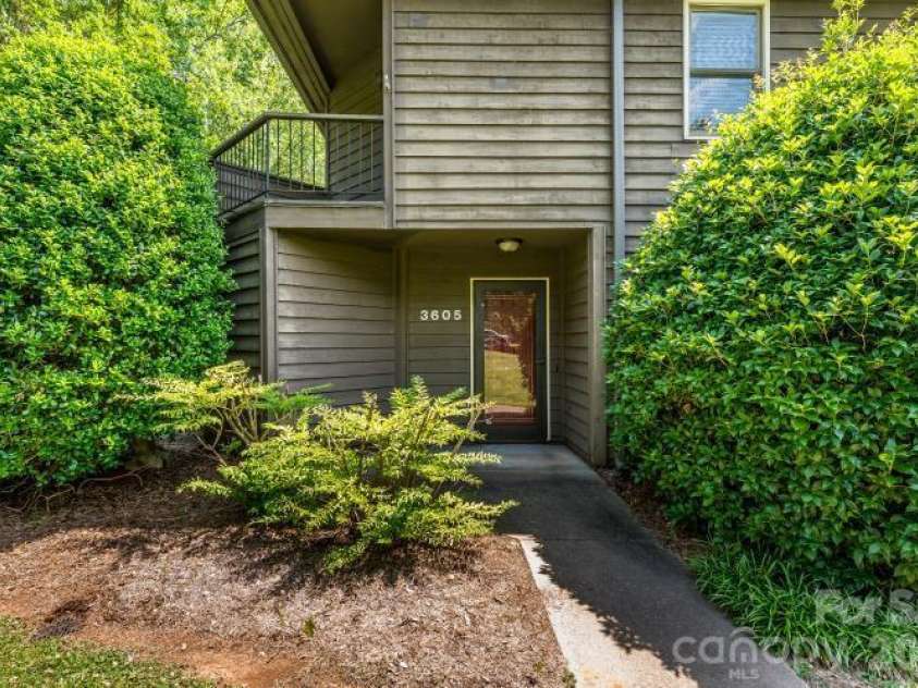 3605 Colony Crossing Drive, Charlotte, NC 28226.  MLS# CAR4398569, YatesRealty ID 34841. 
