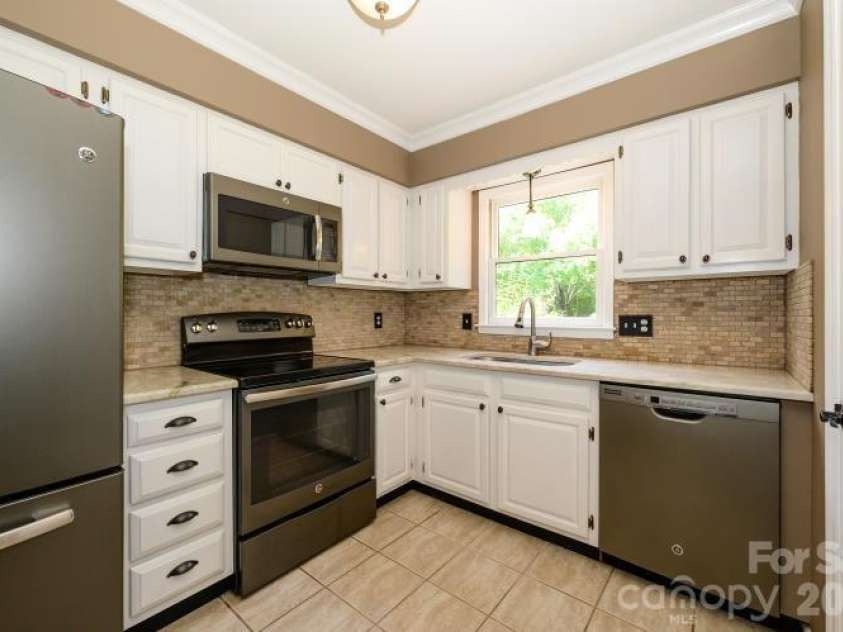 3605 Colony Crossing Drive, Charlotte, NC 28226.  MLS# CAR4398569, YatesRealty ID 34841. 