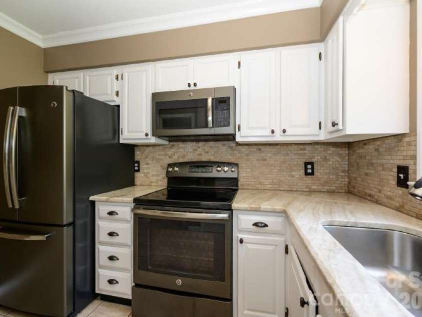 3605 Colony Crossing Drive, Charlotte, NC 28226.  MLS# CAR4398569, YatesRealty ID 34841. 