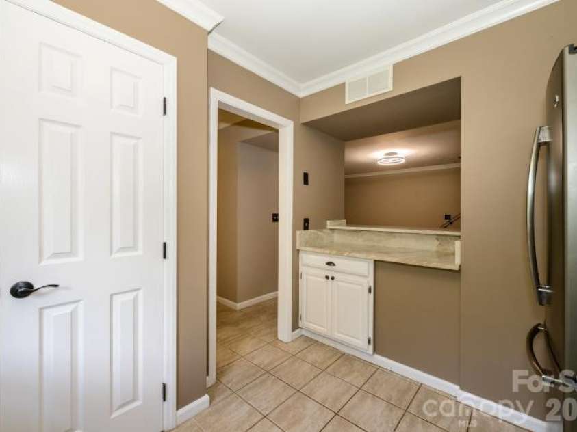 3605 Colony Crossing Drive, Charlotte, NC 28226.  MLS# CAR4398569, YatesRealty ID 34841. 