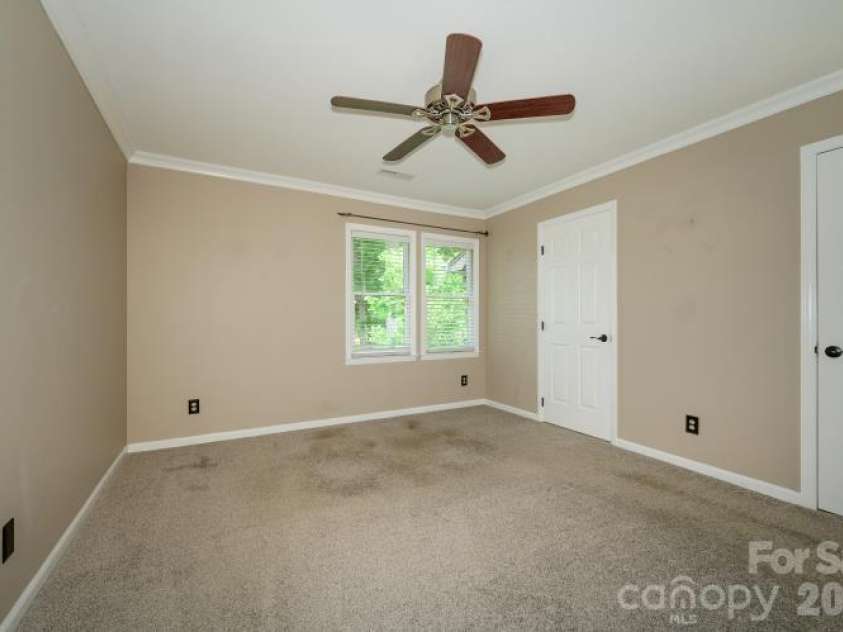 3605 Colony Crossing Drive, Charlotte, NC 28226.  MLS# CAR4398569, YatesRealty ID 34841. 