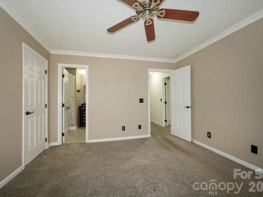 3605 Colony Crossing Drive, Charlotte, NC 28226.  MLS# CAR4398569, YatesRealty ID 34841. 