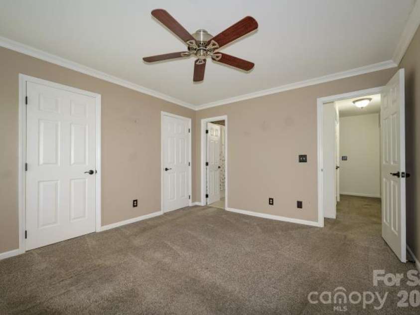 3605 Colony Crossing Drive, Charlotte, NC 28226.  MLS# CAR4398569, YatesRealty ID 34841. 
