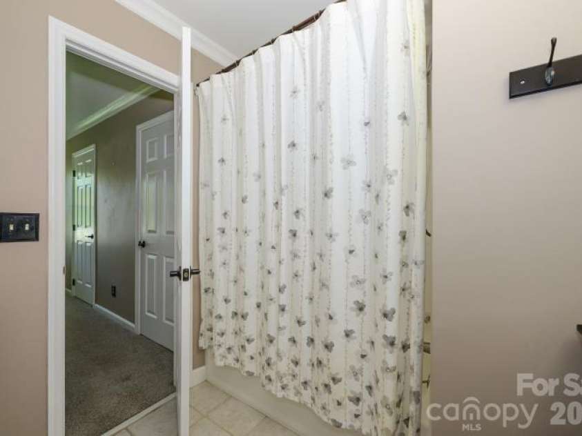 3605 Colony Crossing Drive, Charlotte, NC 28226.  MLS# CAR4398569, YatesRealty ID 34841. 