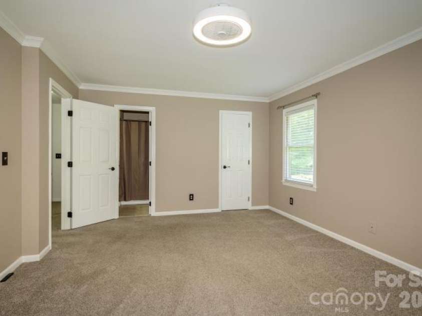 3605 Colony Crossing Drive, Charlotte, NC 28226.  MLS# CAR4398569, YatesRealty ID 34841. 