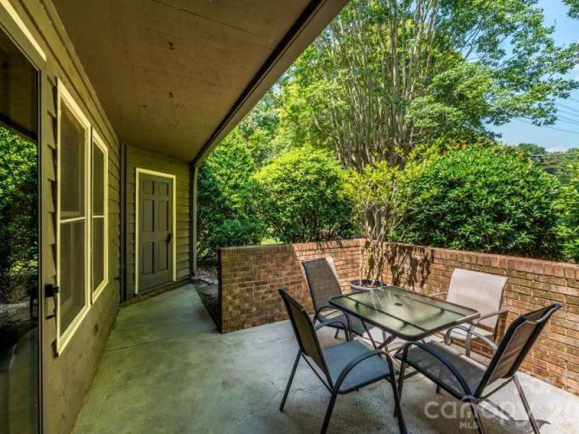 3605 Colony Crossing Drive, Charlotte, NC 28226.  MLS# CAR4398569, YatesRealty ID 34841. 