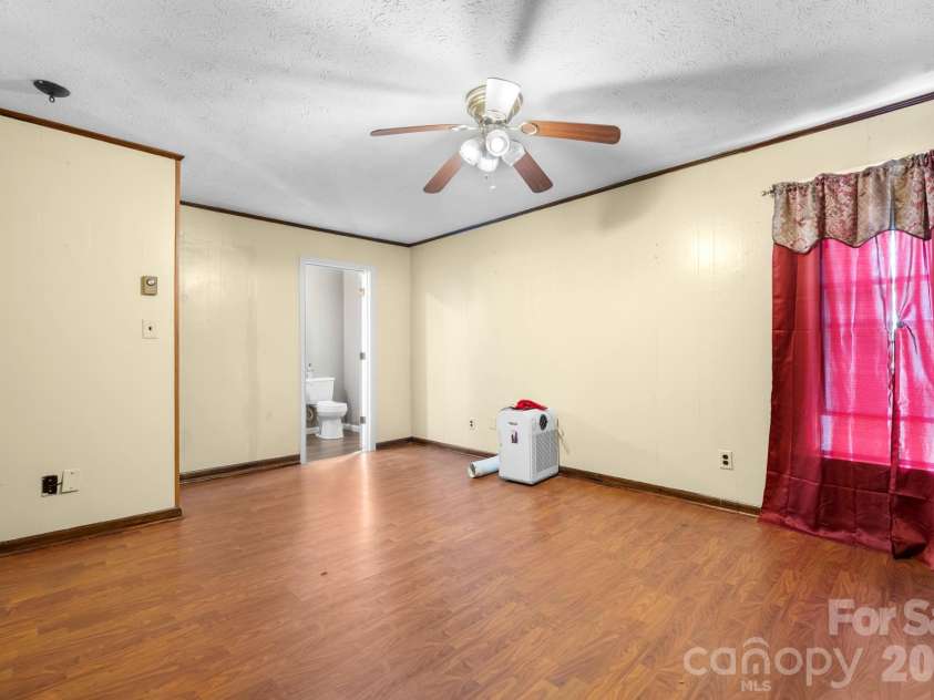 828 Manchester Street, Lenoir, NC 28645.  MLS# CAR4399438, YatesRealty ID 34842. 