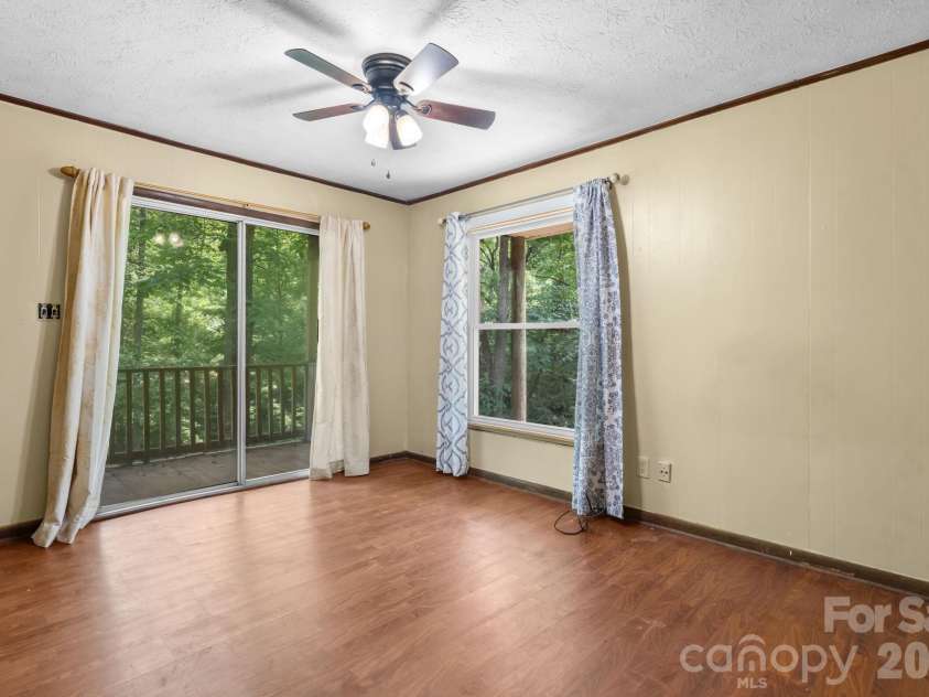 828 Manchester Street, Lenoir, NC 28645.  MLS# CAR4399438, YatesRealty ID 34842. 