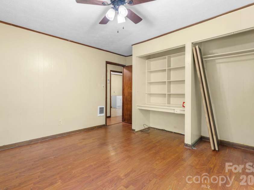 828 Manchester Street, Lenoir, NC 28645.  MLS# CAR4399438, YatesRealty ID 34842. 