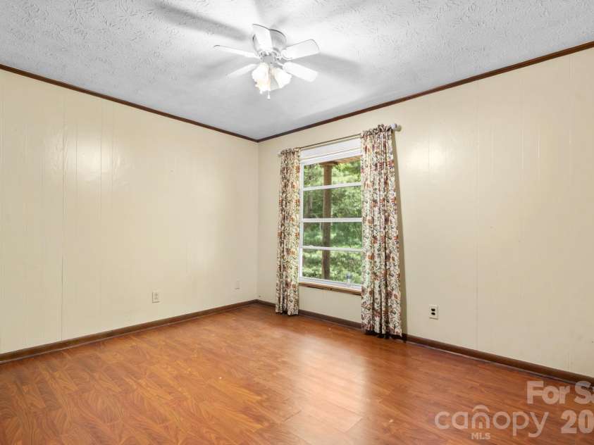 828 Manchester Street, Lenoir, NC 28645.  MLS# CAR4399438, YatesRealty ID 34842. 