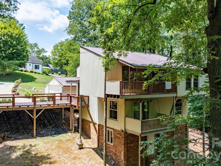 828 Manchester Street, Lenoir, NC 28645.  MLS# CAR4399438, YatesRealty ID 34842. 