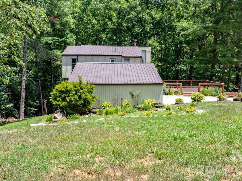 828 Manchester Street, Lenoir, NC 28645.  MLS# CAR4399438, YatesRealty ID 34842. 
