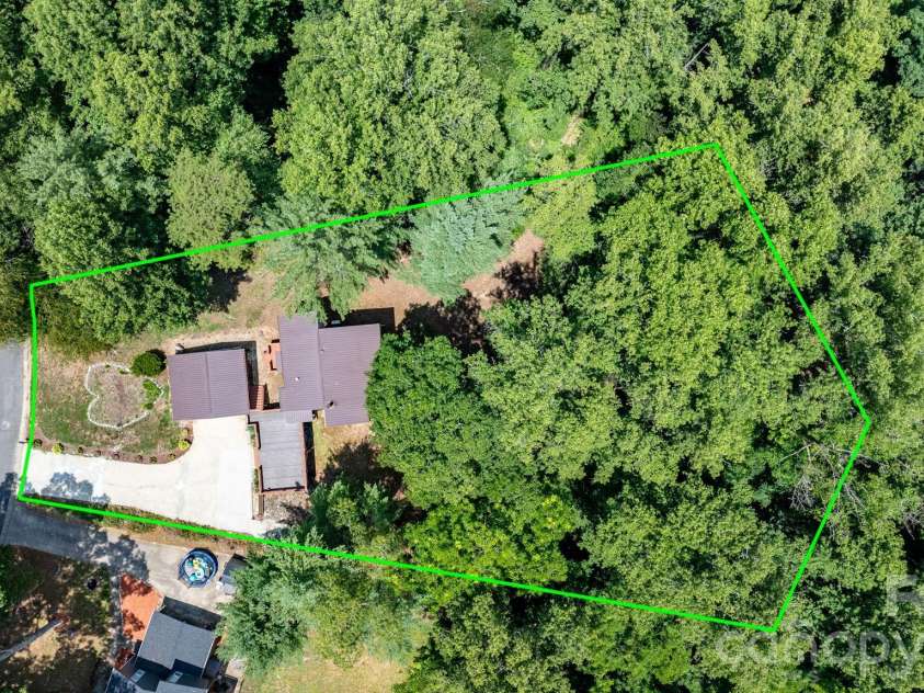 828 Manchester Street, Lenoir, NC 28645.  MLS# CAR4399438, YatesRealty ID 34842. 