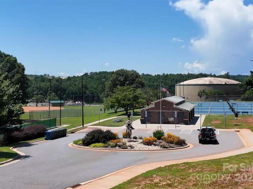 1120 16th Avenue, Hickory, NC 28601.  MLS# CAR4281676, YatesRealty ID 34843. 0.07 mile from Hickory City Park