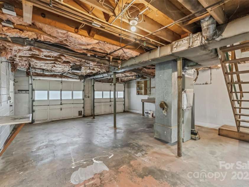 1120 16th Avenue, Hickory, NC 28601.  MLS# CAR4281676, YatesRealty ID 34843. Basement/2-Car Garage