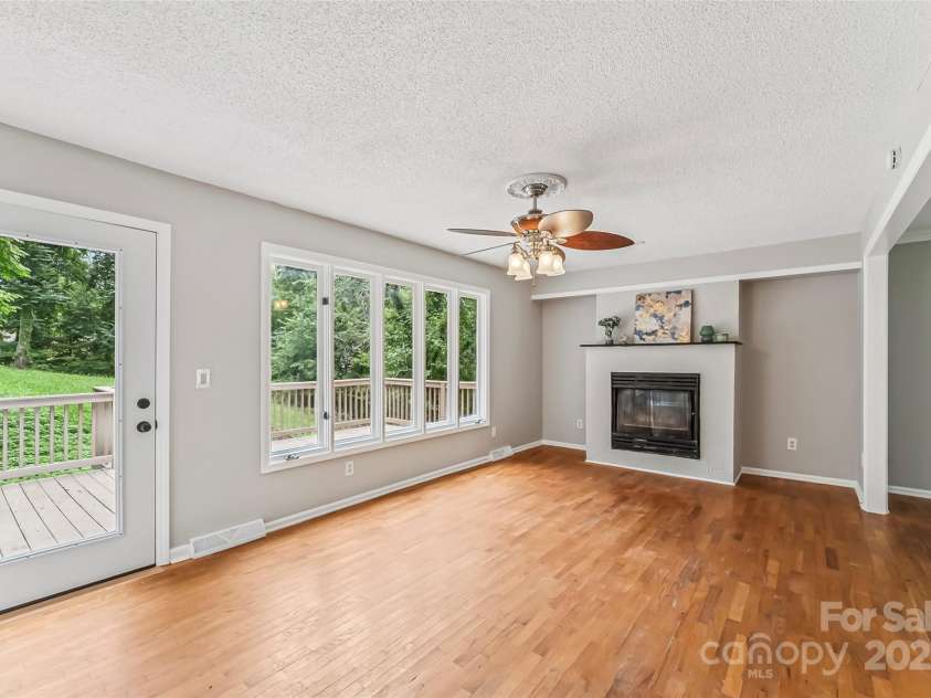 1120 16th Avenue, Hickory, NC 28601.  MLS# CAR4281676, YatesRealty ID 34843. Dining Room