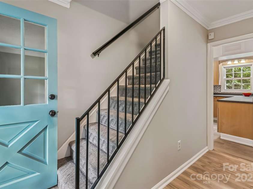 1120 16th Avenue, Hickory, NC 28601.  MLS# CAR4281676, YatesRealty ID 34843. Foyer