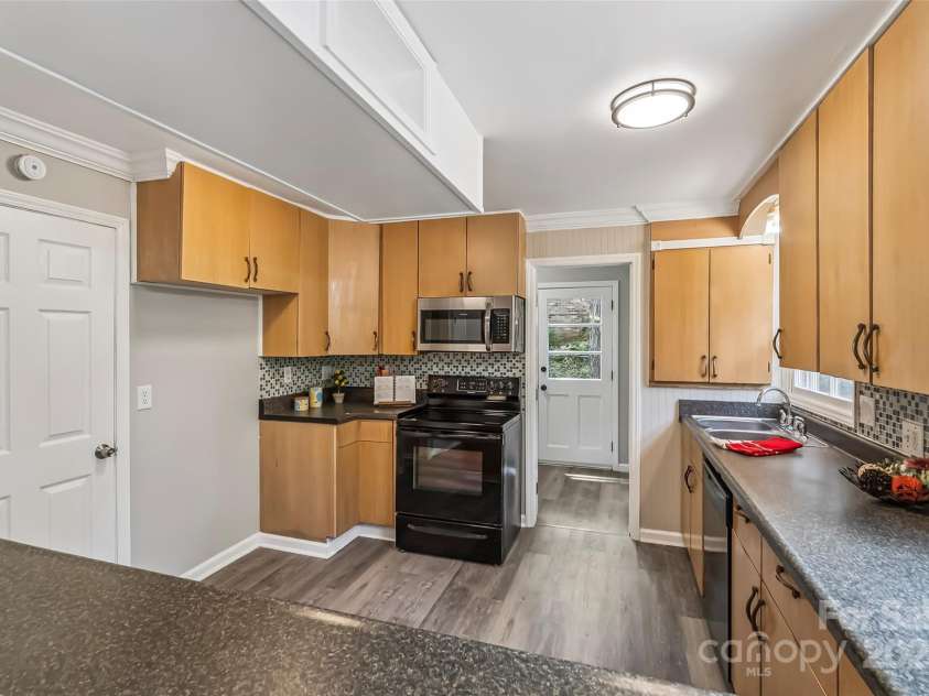 1120 16th Avenue, Hickory, NC 28601.  MLS# CAR4281676, YatesRealty ID 34843. Kitchen