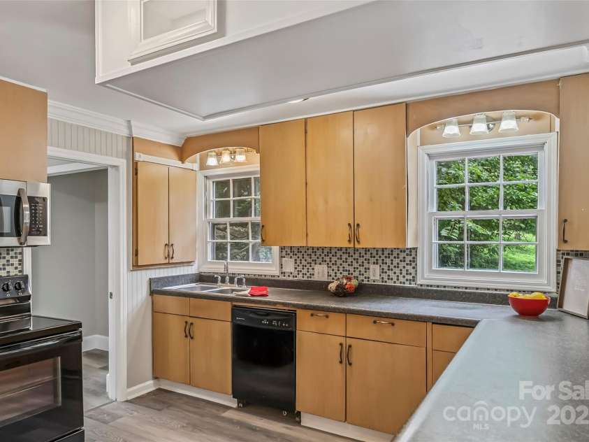 1120 16th Avenue, Hickory, NC 28601.  MLS# CAR4281676, YatesRealty ID 34843. Kitchen